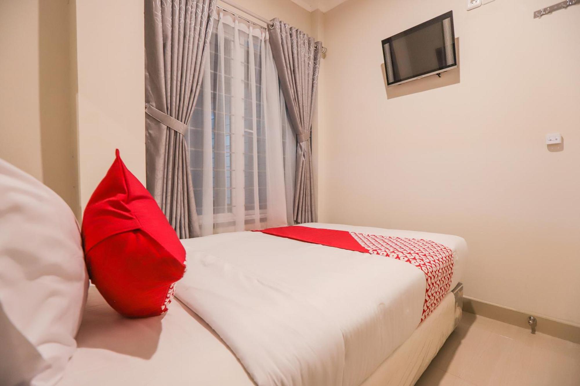 Oyo 387 Alfa Guest House Tegal  Exterior photo
