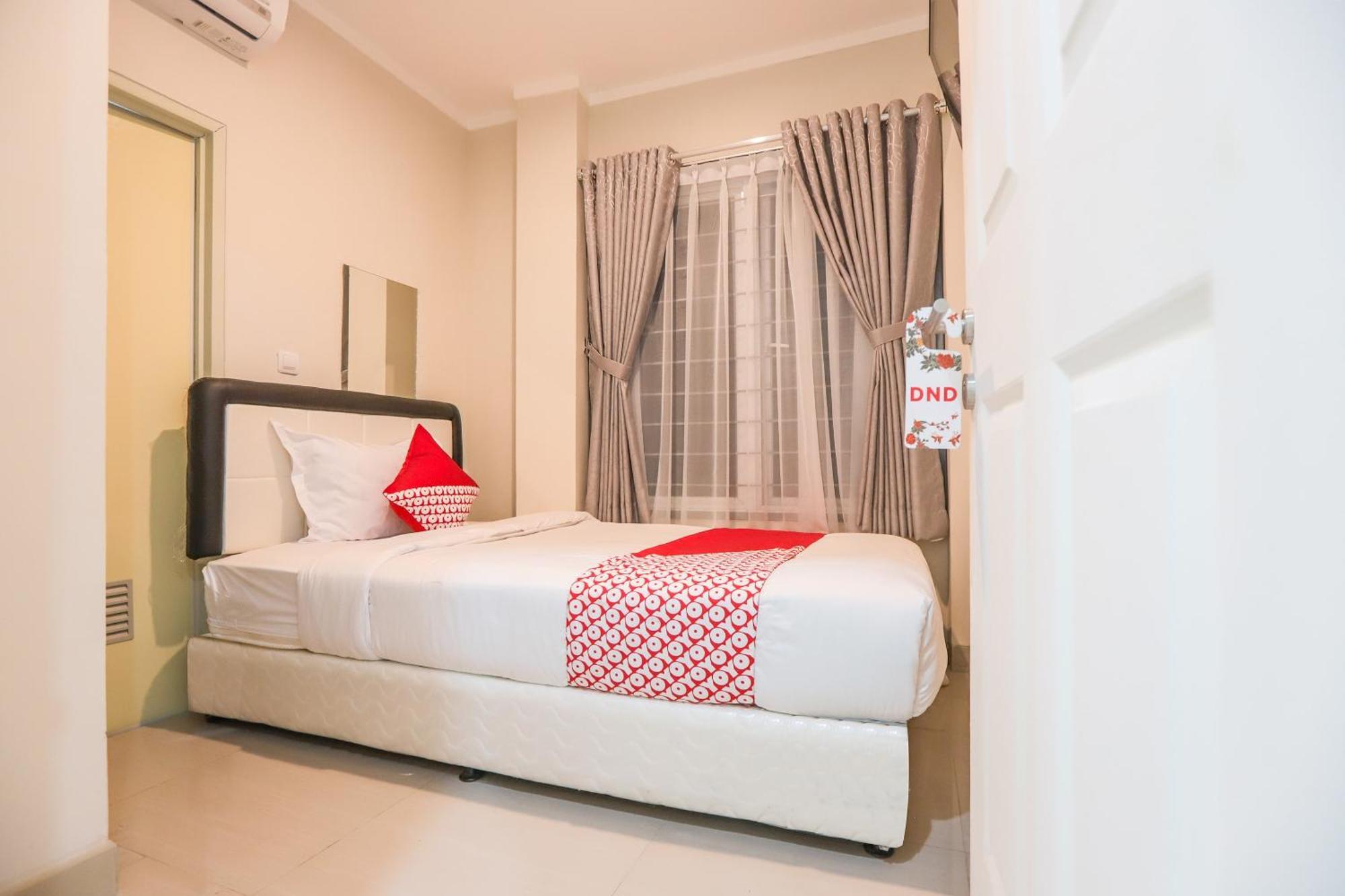 Oyo 387 Alfa Guest House Tegal  Exterior photo