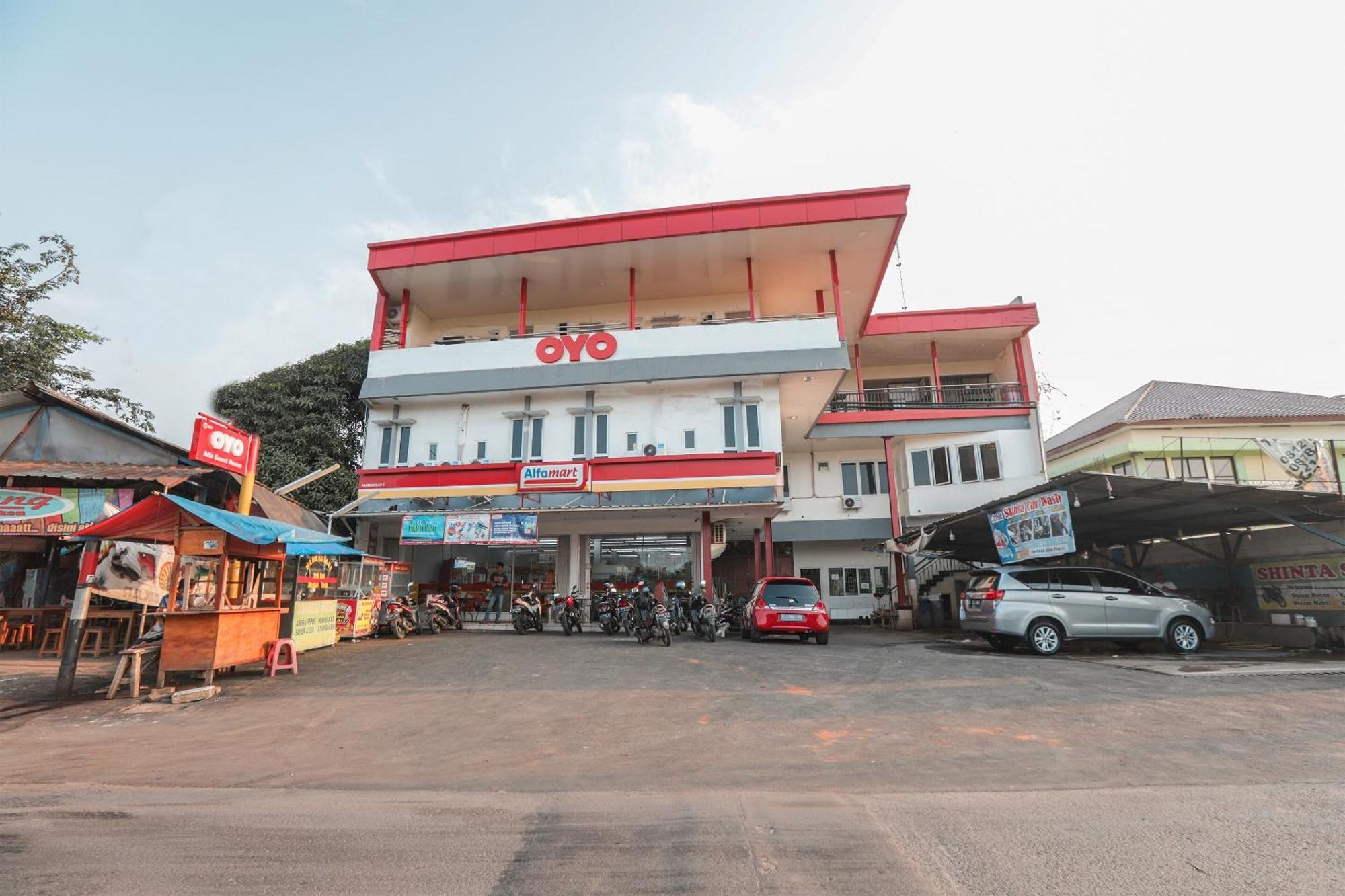 Oyo 387 Alfa Guest House Tegal  Exterior photo