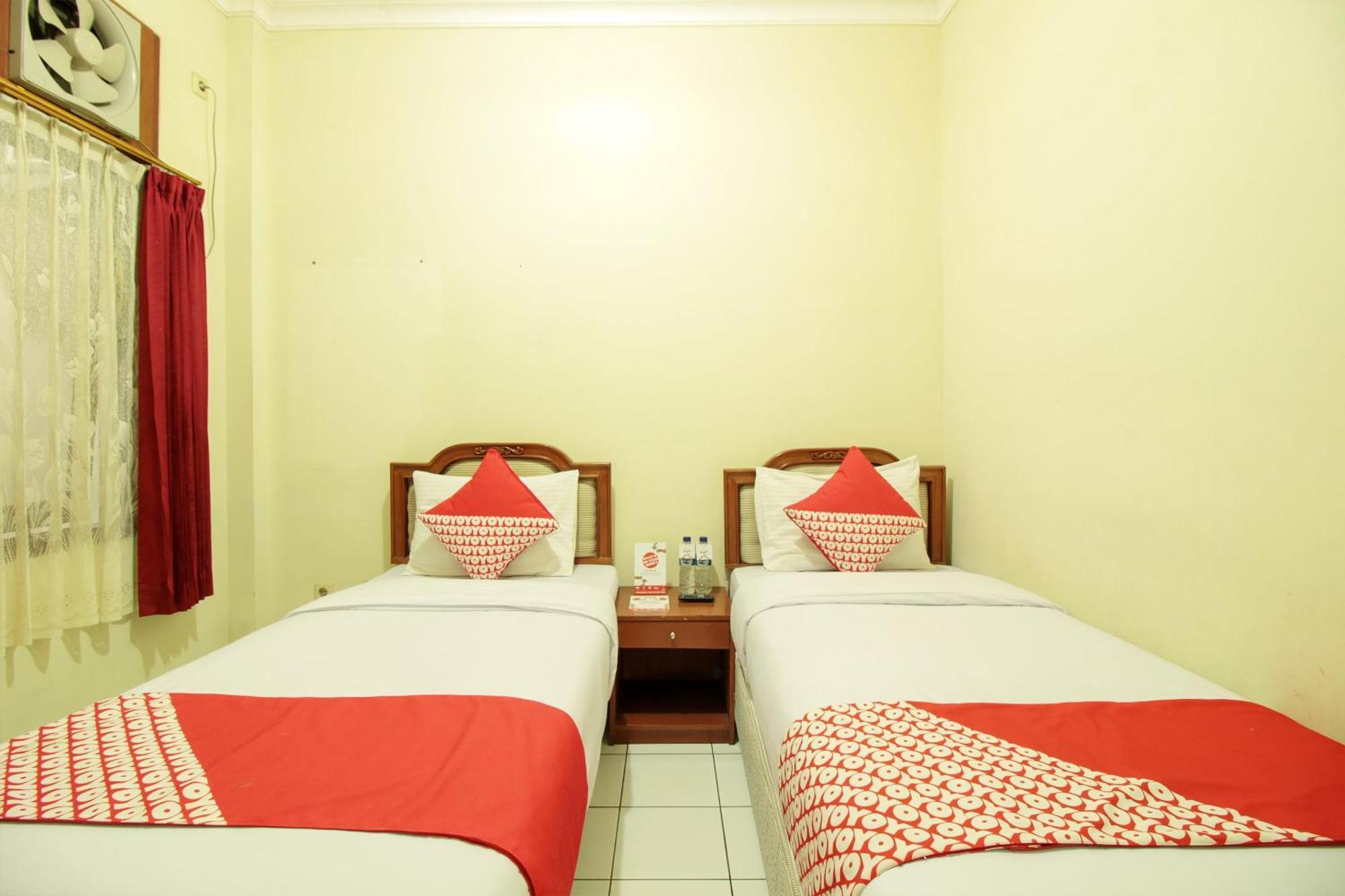 Oyo 387 Alfa Guest House Tegal  Exterior photo